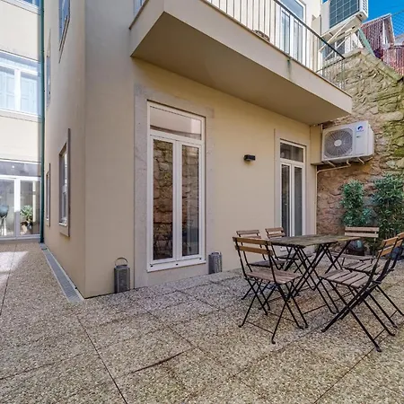 Nomad's Terrace & Spacious Apartment